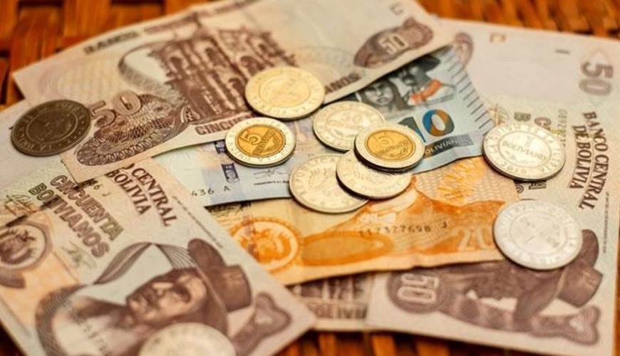 Dinero en moneda boliviana